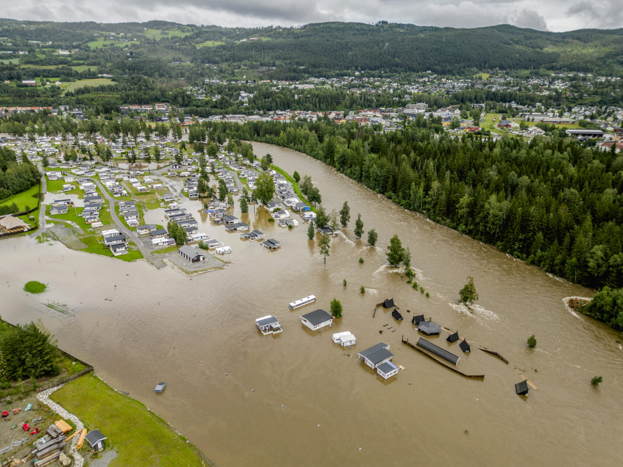Νορβηγία: Στο έλεος της κακοκαιρίας η χώρα – Με ελικόπτερα απομακρύνονται κάτοικοι από τους πλημμυρισμένους δρόμους