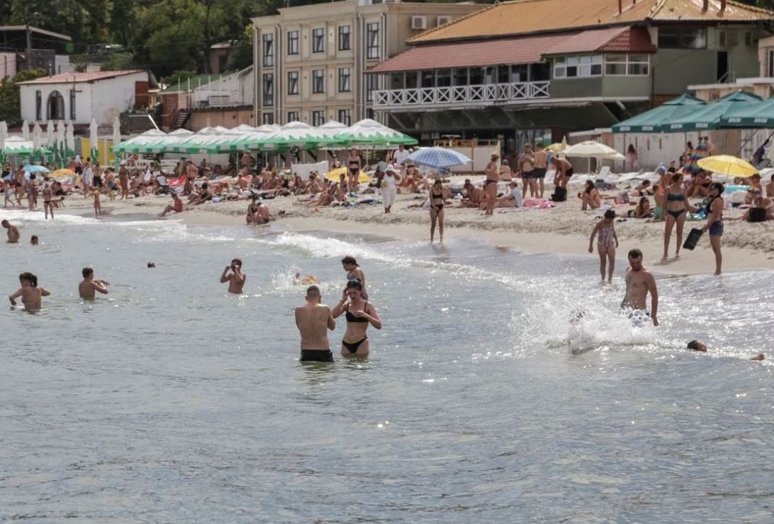 Οδησσός: Για πρώτη φορά μετά τη ρωσική εισβολή, άνοιξαν για τους πολίτες οι παραλίες