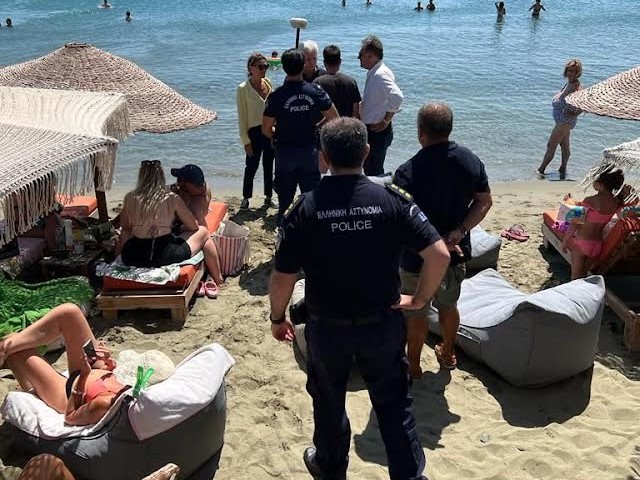 Τήνος: Έφοδος ελεγκτών σε τρεις παραλίες – Απελευθερώνονται 3.000 τ.μ. αιγιαλού – Στο αυτόφωρο επιχειρηματίας – ΦΩΤΟ