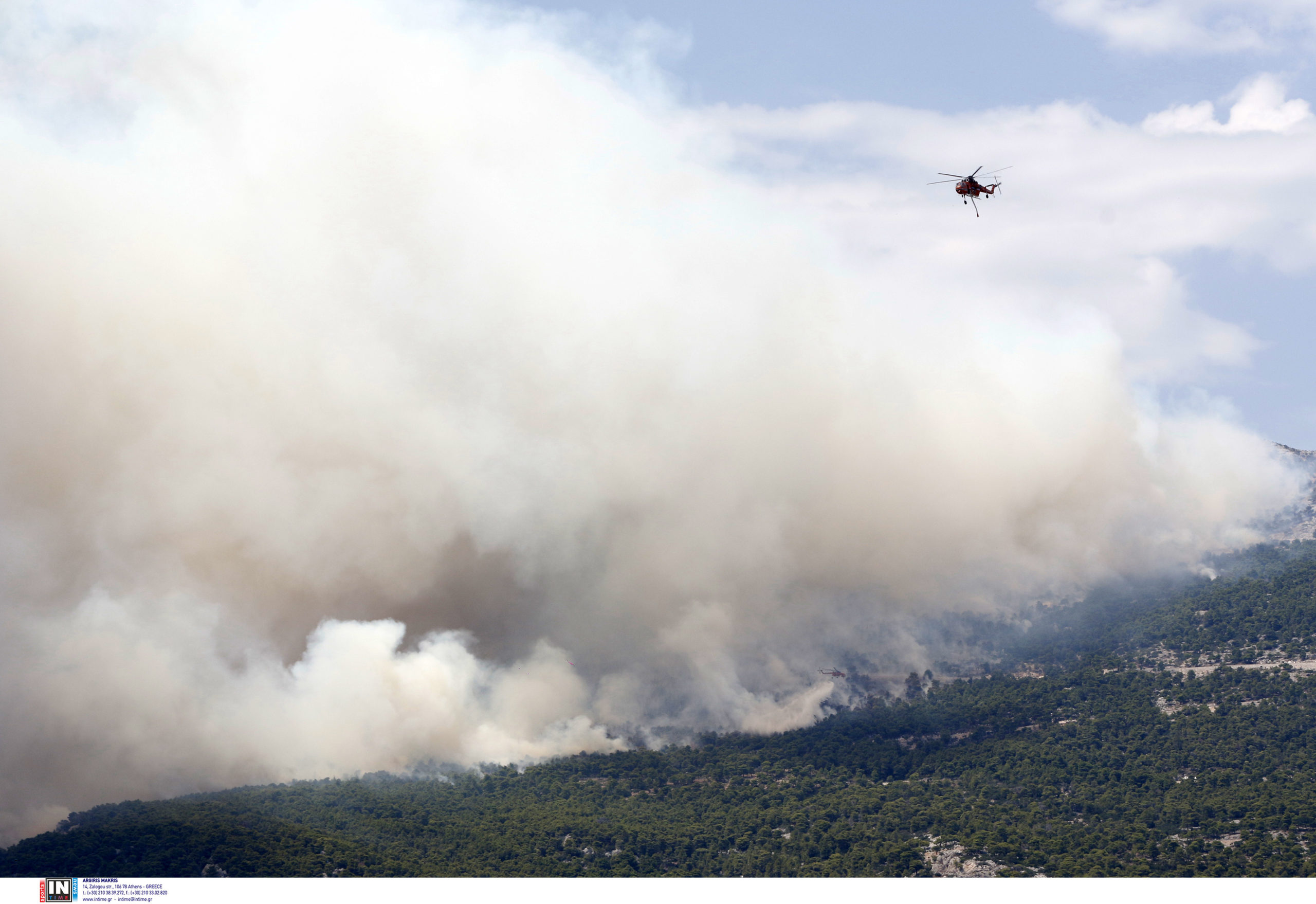 Εφιάλτης στην Πάρνηθα: Η μεγάλη φωτιά καίει στον Εθνικό Δρυμό – Σπίτια έχουν παραδοθεί στις φλόγες