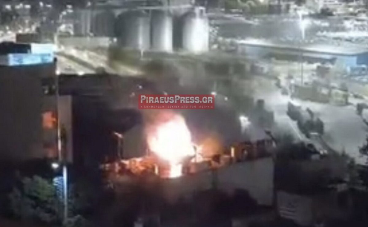 Πέραμα: Ξέσπασε φωτιά σε ταράτσα – Έντονη μυρωδιά καμένου στην περιοχή – BINTEO