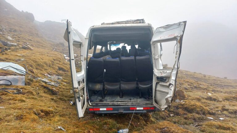 Τραγωδία στο Περού: Λεωφορείο έπεσε από γκρεμό στις Άνδεις – Τουλάχιστον 13 νεκροί