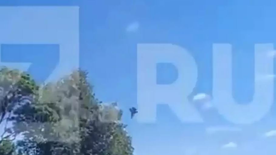 Ρωσία: Συγκλονιστικό ΒΙΝΤΕΟ από την συντριβή του μαχητικού αεροσκάφους στο Καλίνινγκραντ