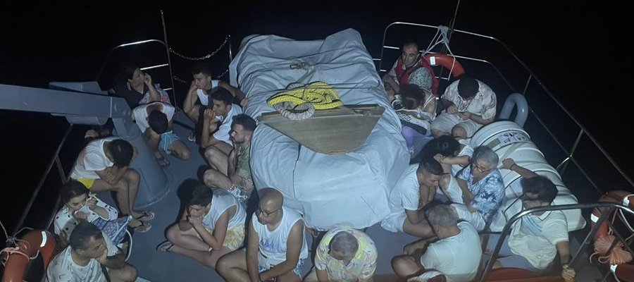 Ρόδος: ΒΙΝΤΕΟ από την επιχείρηση διάσωσης μεταναστών που επέβαιναν σε ιστιοφόρο – Συνελήφθησαν δύο διακινητές