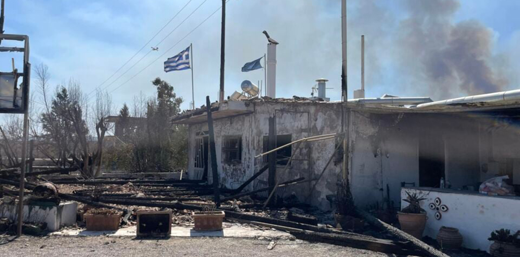 Ρόδος: Κάηκε ταβέρνα εθελοντή ενώ βοηθούσε στην κατάσβεση της φωτιάς – Κύμα αλληλεγγύης για να χτιστεί από την αρχή