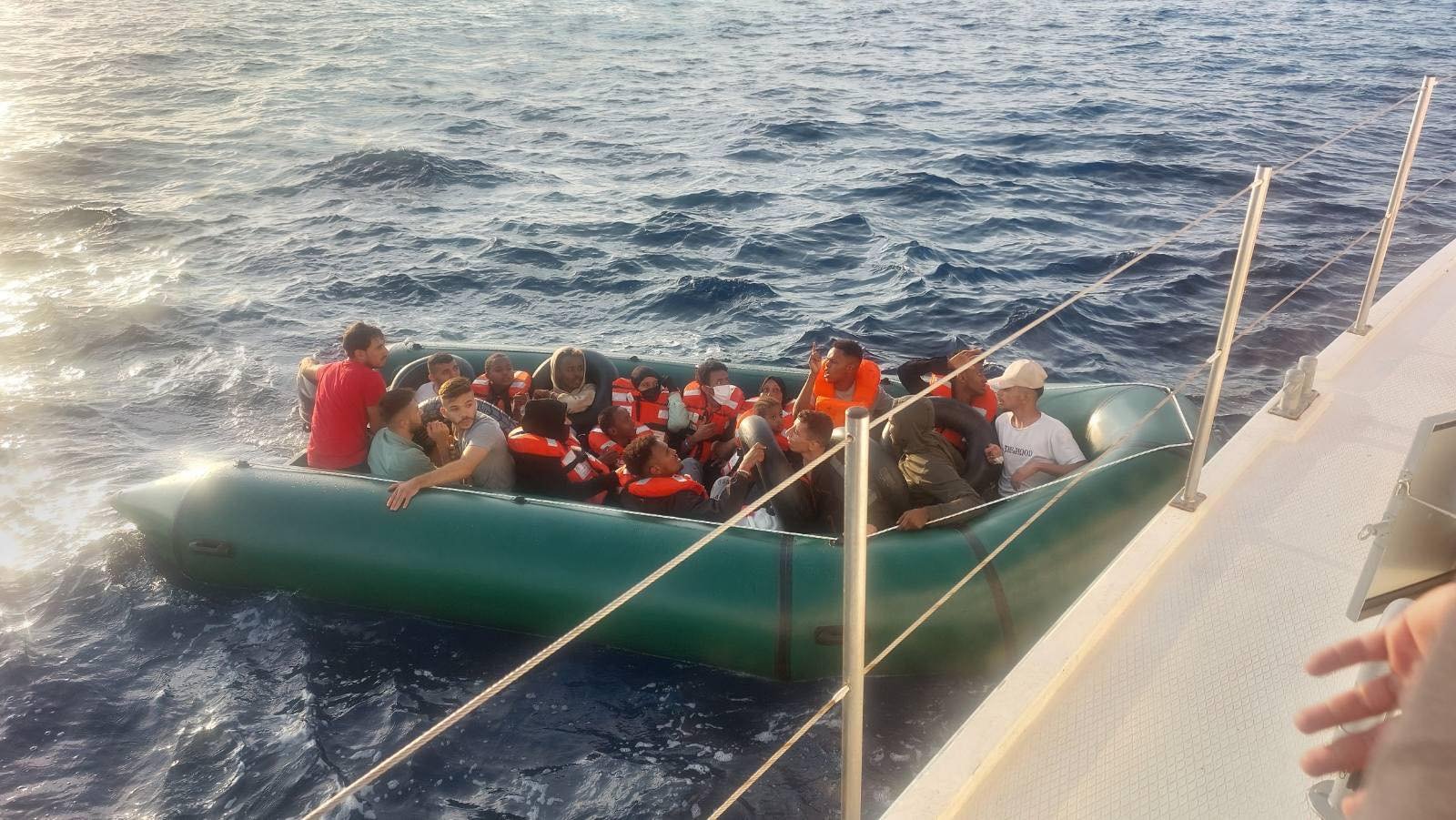 Σάμος: Εντοπισμός και διάσωση 18 μεταναστών – Χειροπέδες στον διακινητή τους