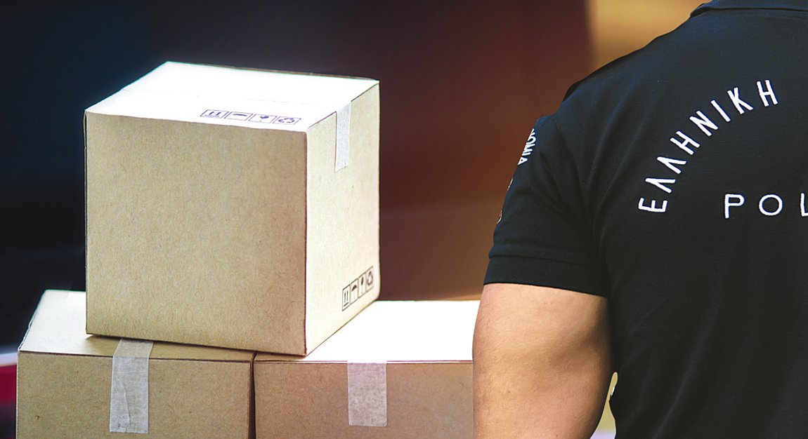 Αστυνομικός – «κούριερ» ναρκωτικών