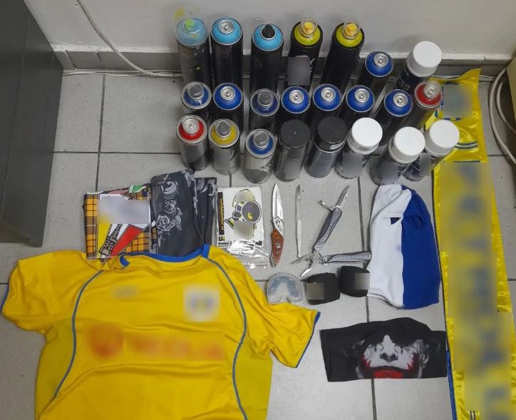 Προμαχώνας: Συνελήφθησαν επτά Ρουμάνοι οπαδοί με μαχαίρια, σπρέι και full face – Η ανακοίνωση της ΕΛ.ΑΣ.