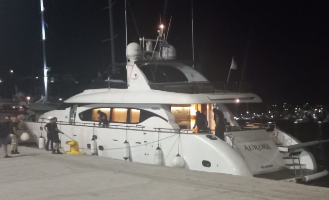 θαλαμηγός μετανάστες Μύκονος