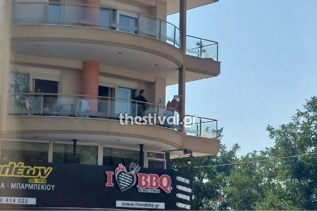 Θεσσαλονίκη: Συναγερμός για μεθυσμένο άνδρα που βγήκε οπλισμένος στο μπαλκόνι