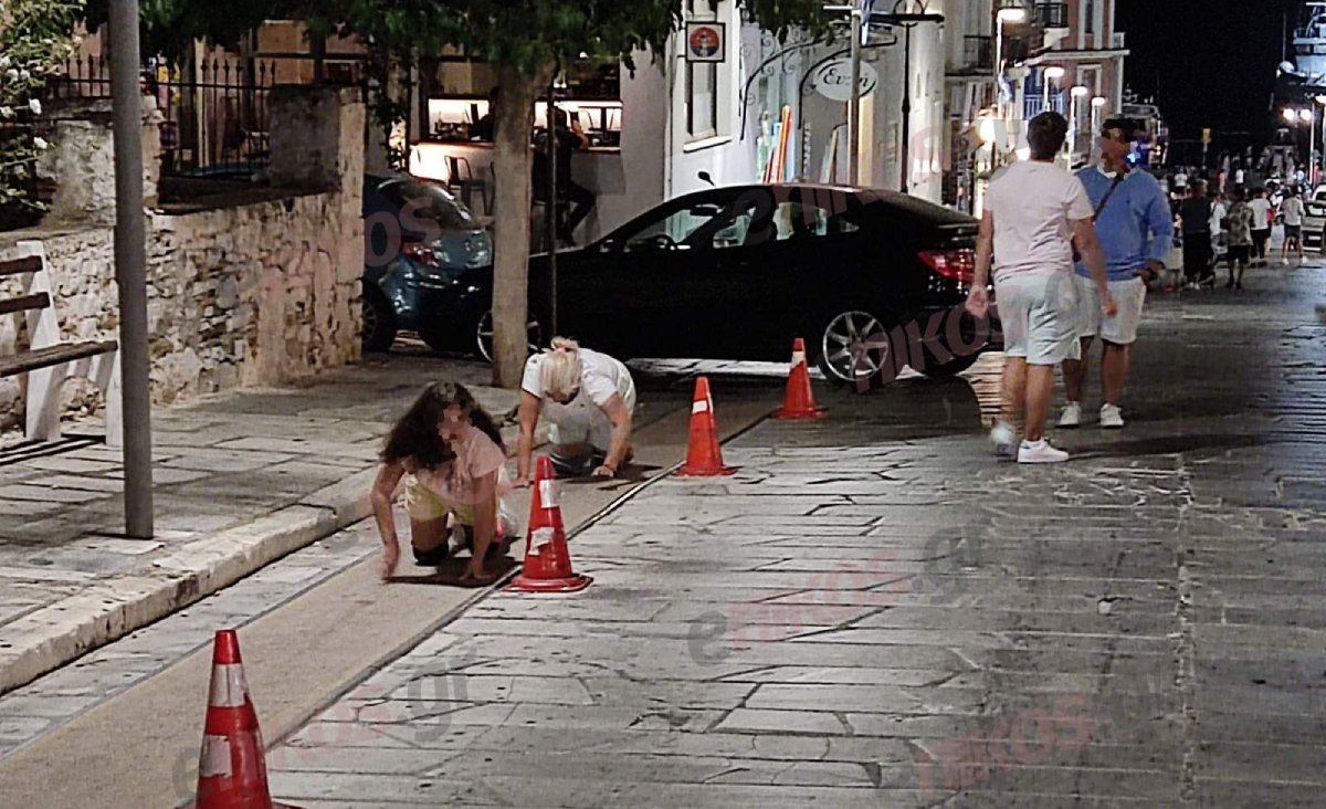 Τήνος: Οδηγός εμπόδισε το τάμα των πιστών – Παράτησε το αυτοκίνητό του πάνω στην διαδρομή για τον ναό της Παναγίας – ΦΩΤΟ