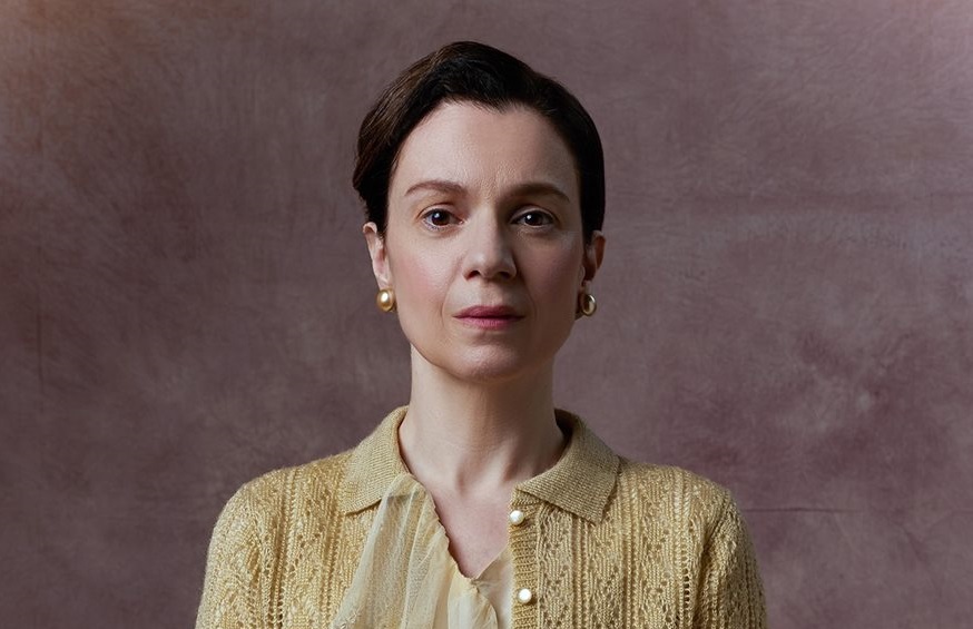 Το προξενιό της Ιουλίας: Ποια είναι η Κυριακούλα Ραζίνη – «Αναγκάζεται να γίνει σκληρή»