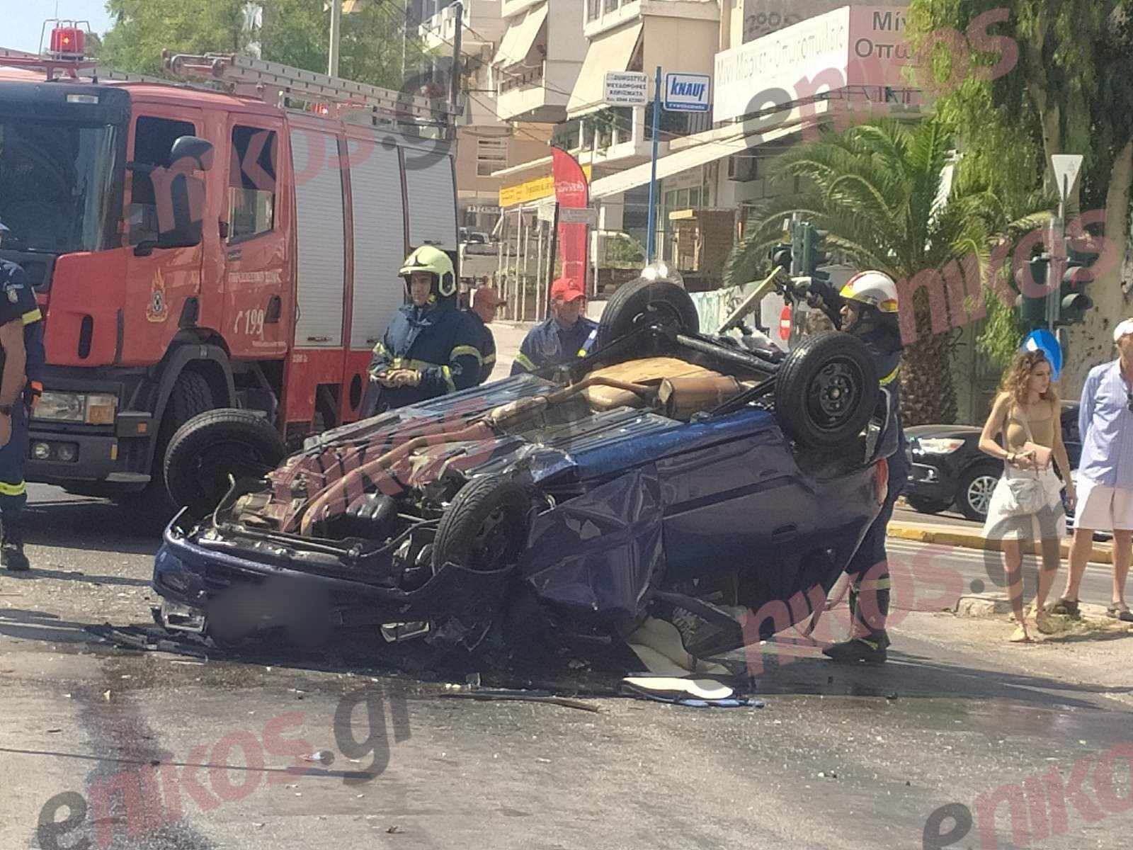 Τροχαίο στην Ηλιούπολη: Σφοδρή σύγκρουση δύο οχημάτων – Απεγκλωβίστηκε οδηγός – ΦΩΤΟ αναγνώστη