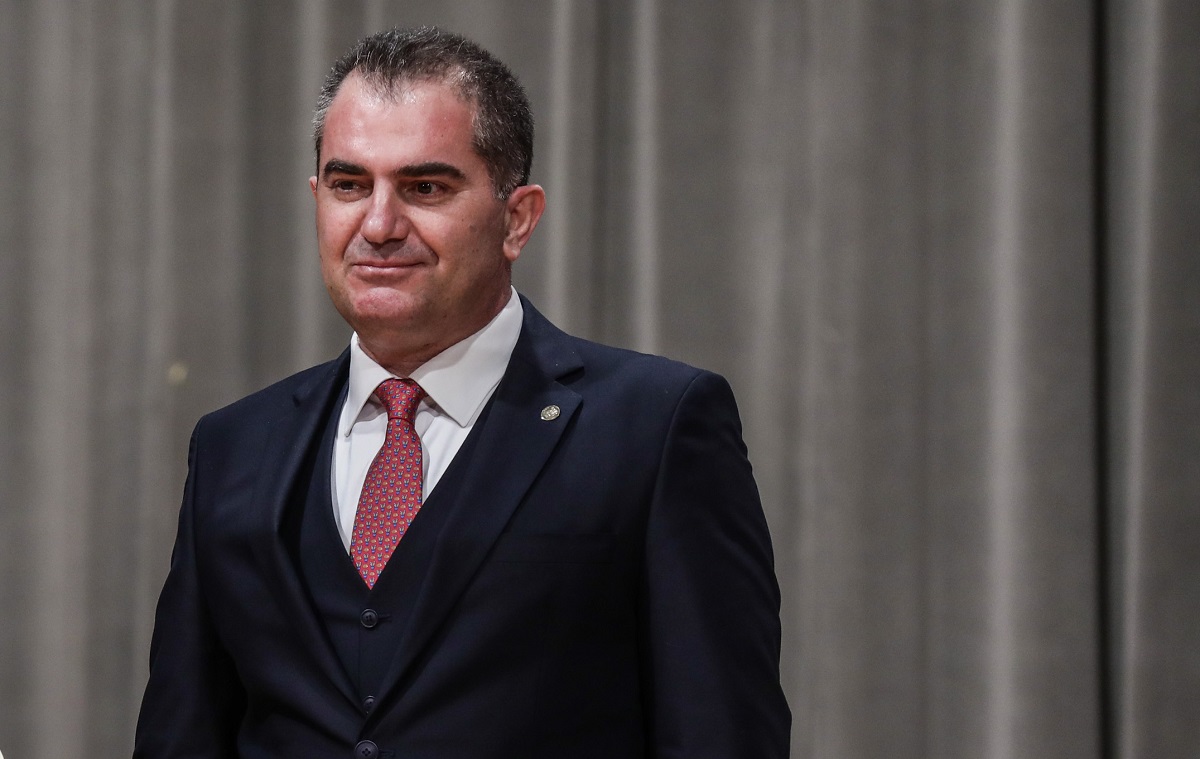 Δήμαρχος Καλαμάτας: «O δαίμων των sms» ξαναχτύπησε – Έστειλε κατά λάθος δύο μηνύματα με… πασχαλινές ευχές μέσα σε λίγες ώρες