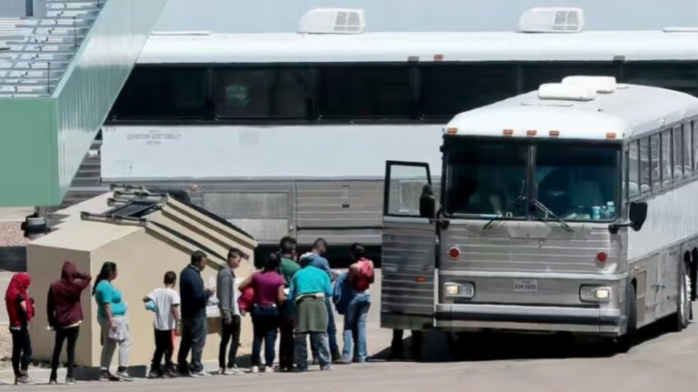 ΗΠΑ: Τρίχρονη από τη Βενεζουέλα πέθανε κατά την μεταφορά μεταναστών από το Τέξας στο Σικάγο