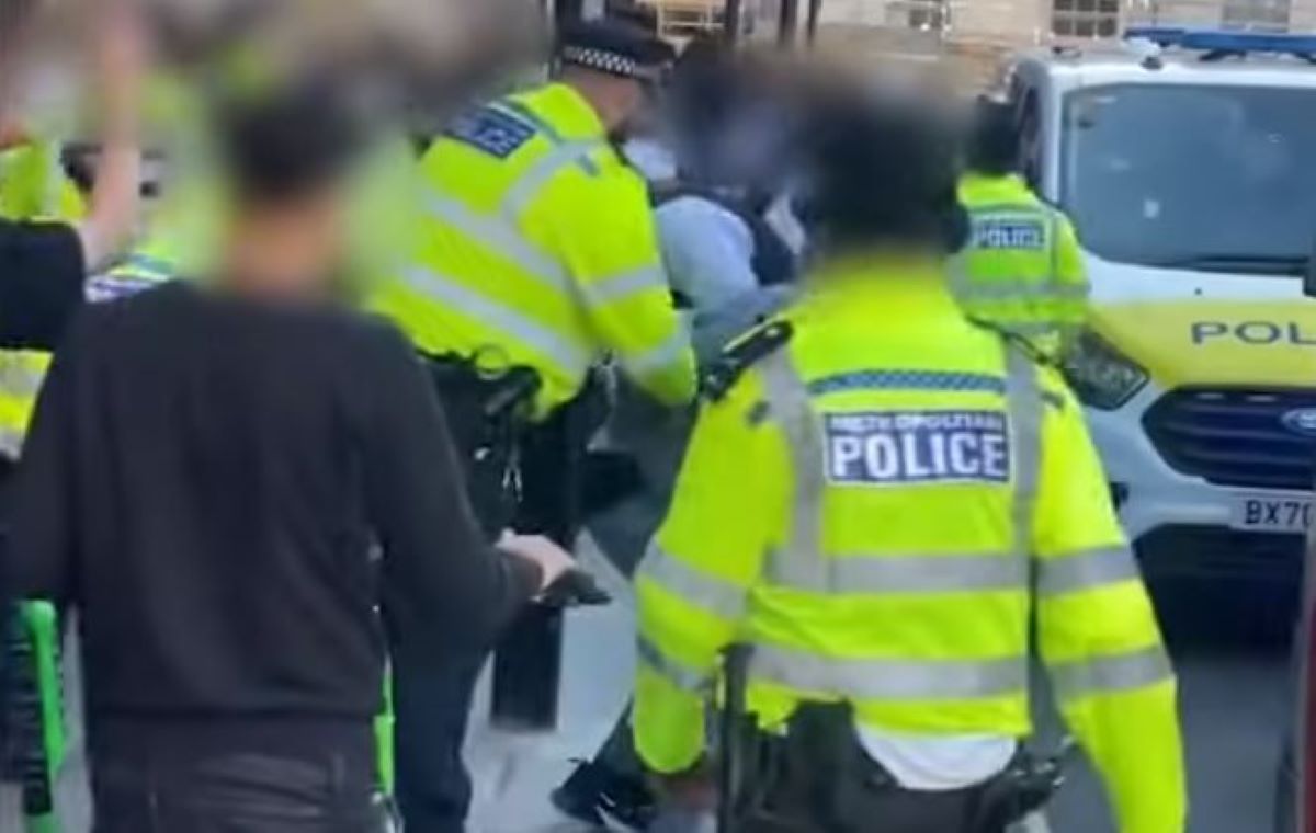 Βρετανία αστυνομία επεισόδια