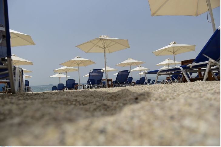 Χαλκιδική: Σοβαρή καταγγελία για beach bar – Απαγόρευσαν σε γονείς να ταΐσουν το παιδί τους