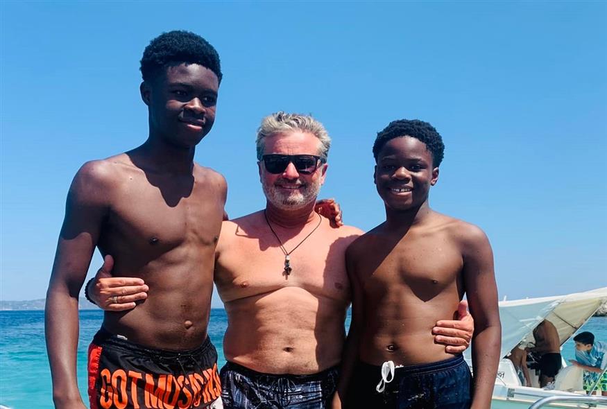 Ζάκυνθος: Αντιδήμαρχος έσωσε από πνιγμό δύο ανήλικα αδέλφια – «Όλοι νόμιζαν ότι έπαιζαν στην θάλασσα»