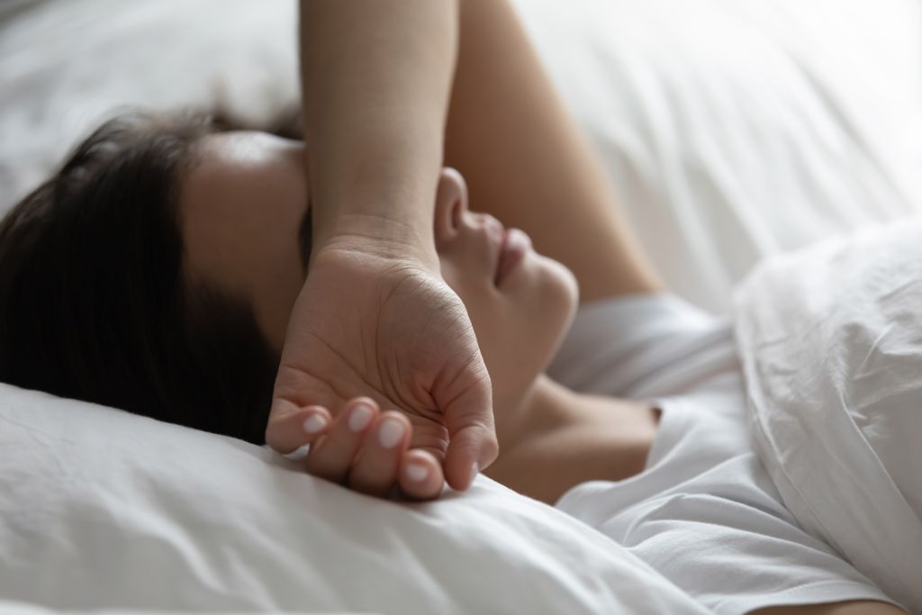 Τι είναι η παράλυση ύπνου: Μπορεί να ευθύνεται που δεν μπορείτε να αναπνεύσετε το πρωί
