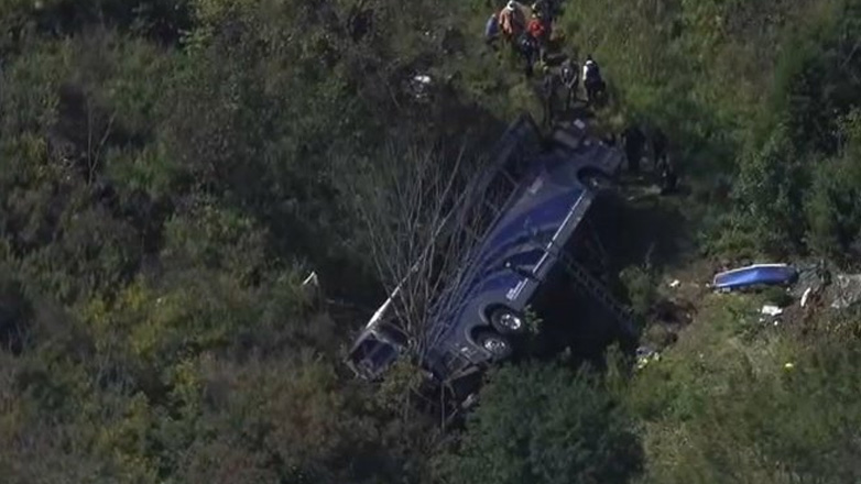 Νέα Υόρκη: Ανατράπηκε λεωφορείο που μετέφερε σχολικό μουσικό συγκρότημα – Τουλάχιστον ένας νεκρός