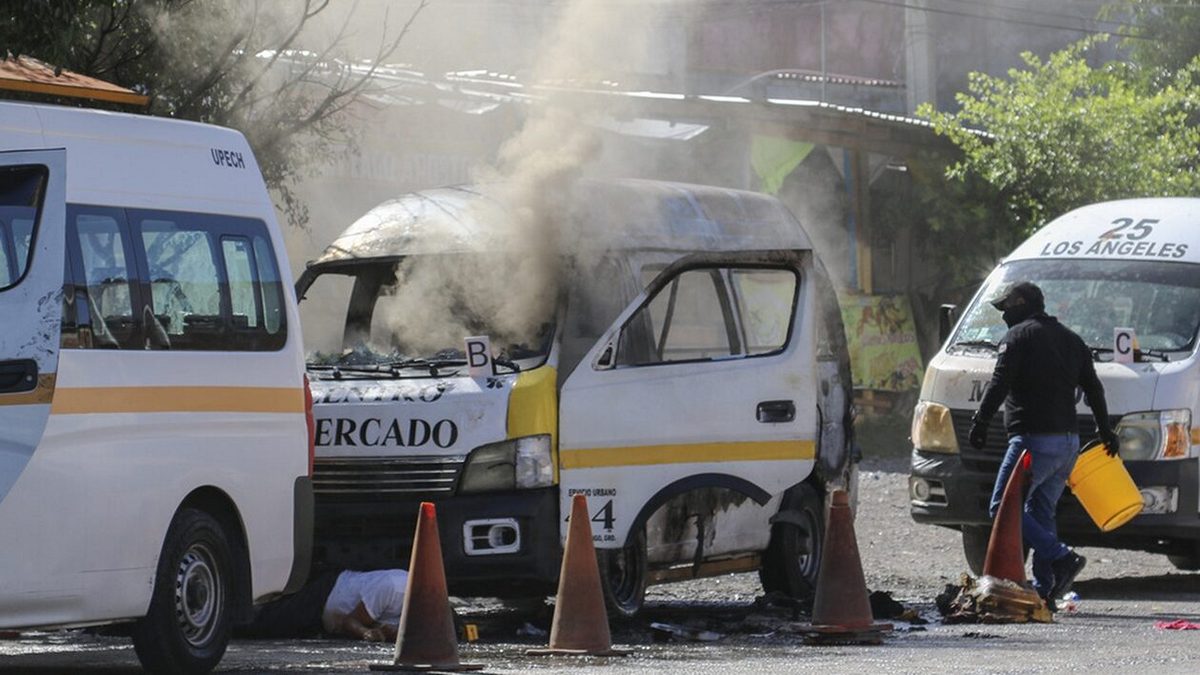 Μεξικό: Τρεις τραυματίες από επίθεση ενόπλων σε αυτοκινητοπομπή κοντά στα σύνορα με τις ΗΠΑ