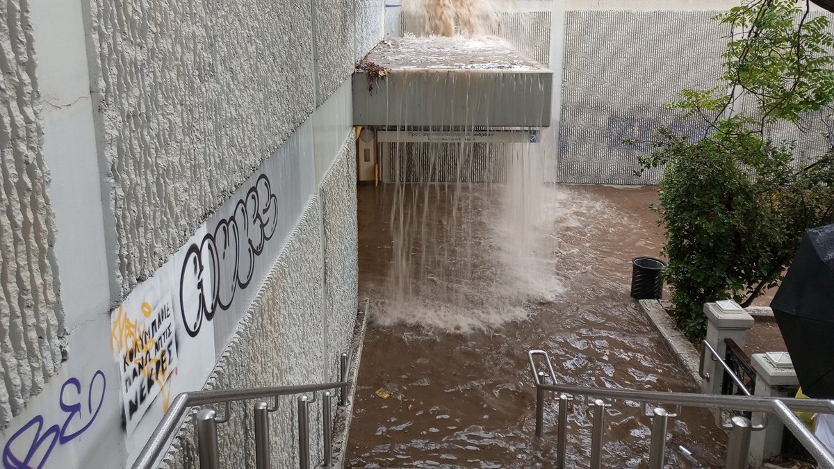 Κακοκαιρία «Daniel»: Βίντεο από την εισροή των υδάτων στον σταθμό του Μετρό «Ευαγγελισμός» – Η ανακοίνωση της ΣΤΑ.ΣΥ