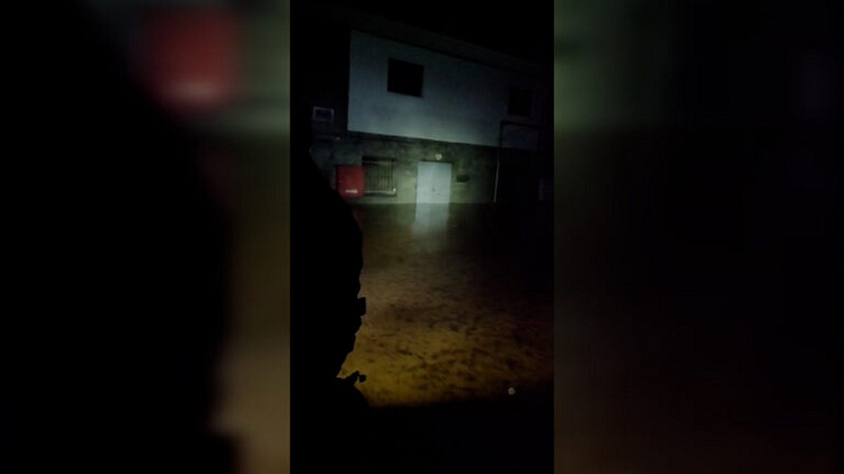 Κακοκαιρία «Daniel»: Συγκλονιστικό βίντεο με άνδρες της ΕΜΑΚ να ψάχνουν αγνοούμενους στο σκοτάδι μέσα σε βάρκα