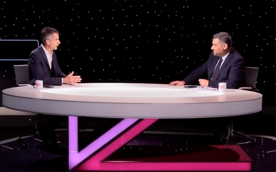 Ο Κώστας Μπακογιάννης στις "Στιγμές"