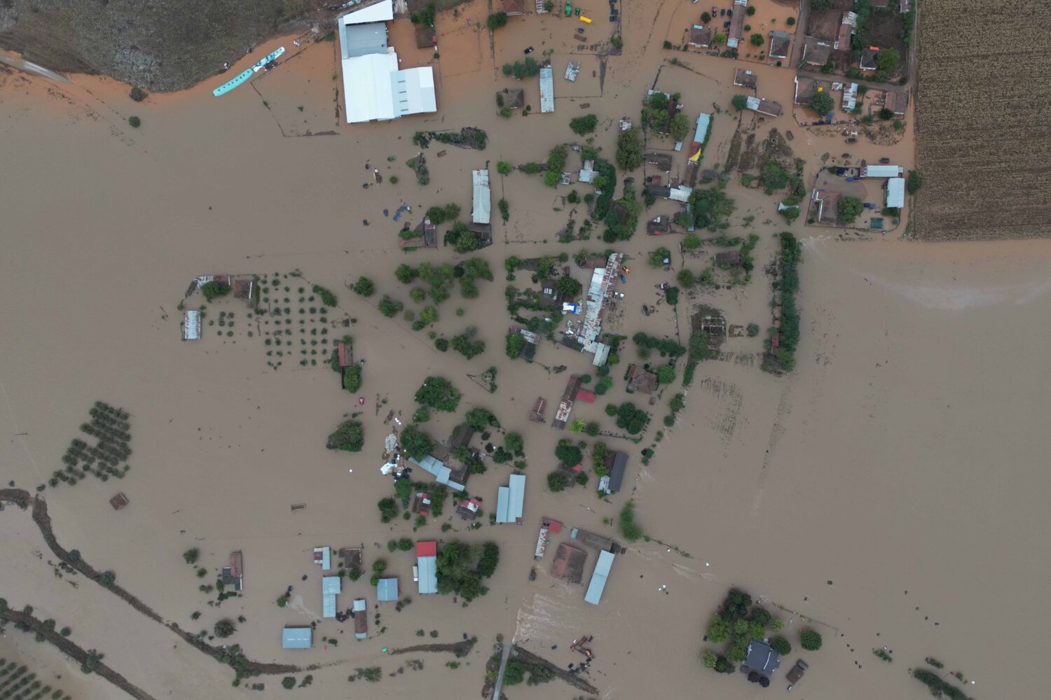 Κακοκαιρία «Daniel»: «Πνίγεται» η Λάρισα – Επιχείρηση απεγκλωβισμού 20 ατόμων