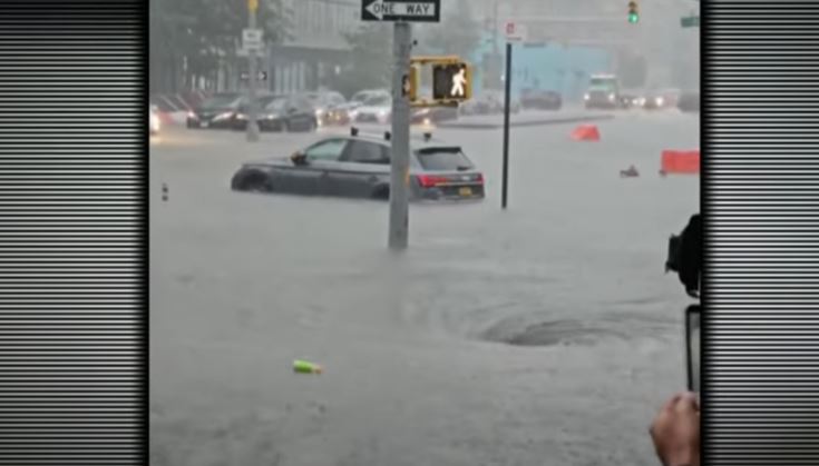 Νέα Υόρκη: Οι καταρρακτώδεις βροχές είναι η «νέα κανονικότητα» λόγω της κλιματικής αλλαγής, λέει η κυβερνήτρια