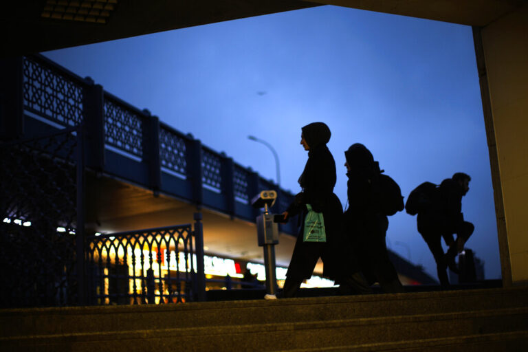 Κωνσταντινούπολη: Προθεσμία ως αύριο στους Σύρους πρόσφυγες να φύγουν από την πόλη – Ποιους αφορά