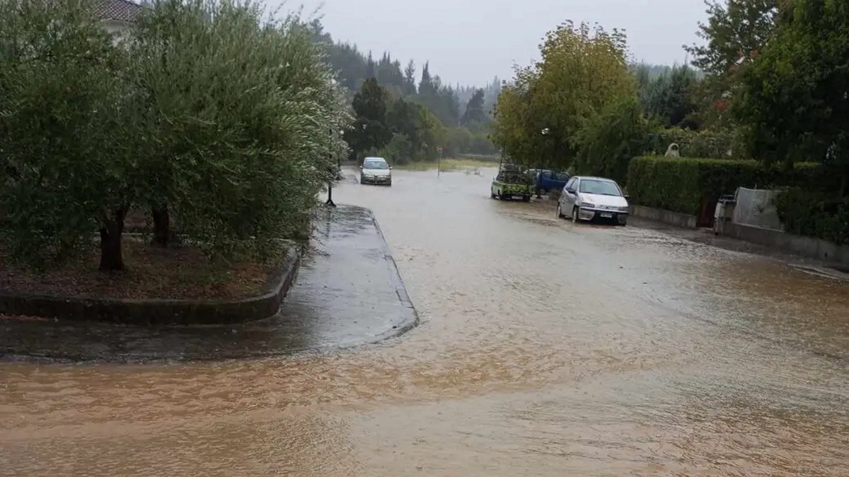 Κακοκαιρία «Daniel»: Έγινε επανασύνδεση με το νερό στα Τρίκαλα – Σταδιακή αποκατάσταση και στην ηλεκτροδότηση