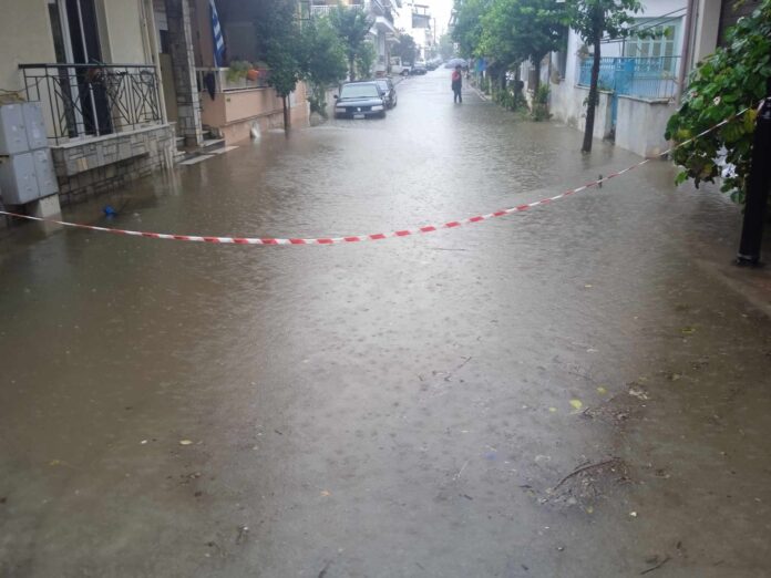 Η κακοκαιρία Elias σφυροκοπά τον Βόλο