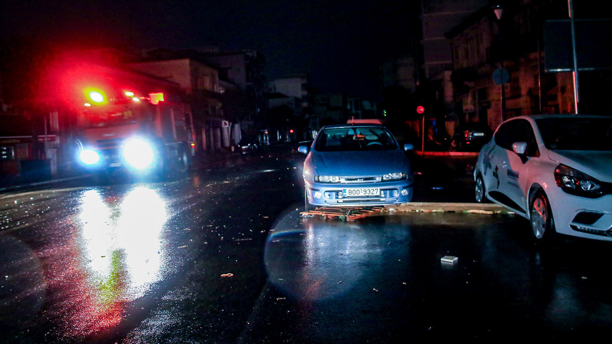 Κακοκαιρία «Daniel»: Με βυτιοφόρα η τροφοδοσία με νερό στο νοσοκομείο Βόλου