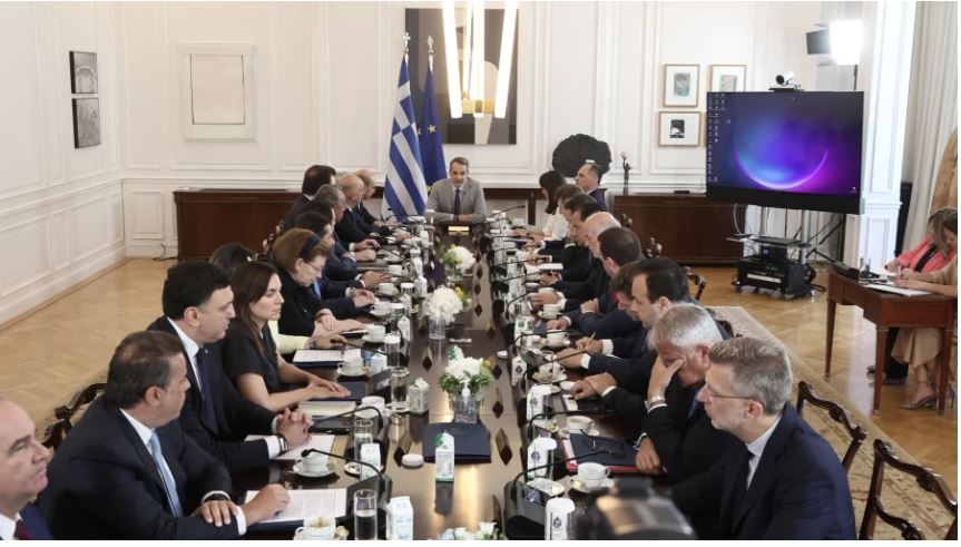 Συνεδριάζει το υπουργικό: Όλες οι μεταρρυθμίσεις που θα τεθούν στο τραπέζι – Στην Ρόδο το απόγευμα ο Μητσοτάκης