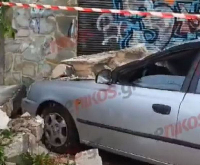 αυτοκίνητο μπαλκόνι κατέρρευσε Λάρισα