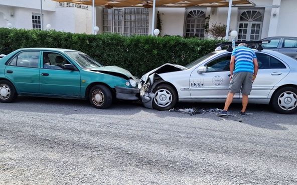 Τροχαίο στην Άνδρο: Νεκρή οδηγός ταξί – ΦΩΤΟ