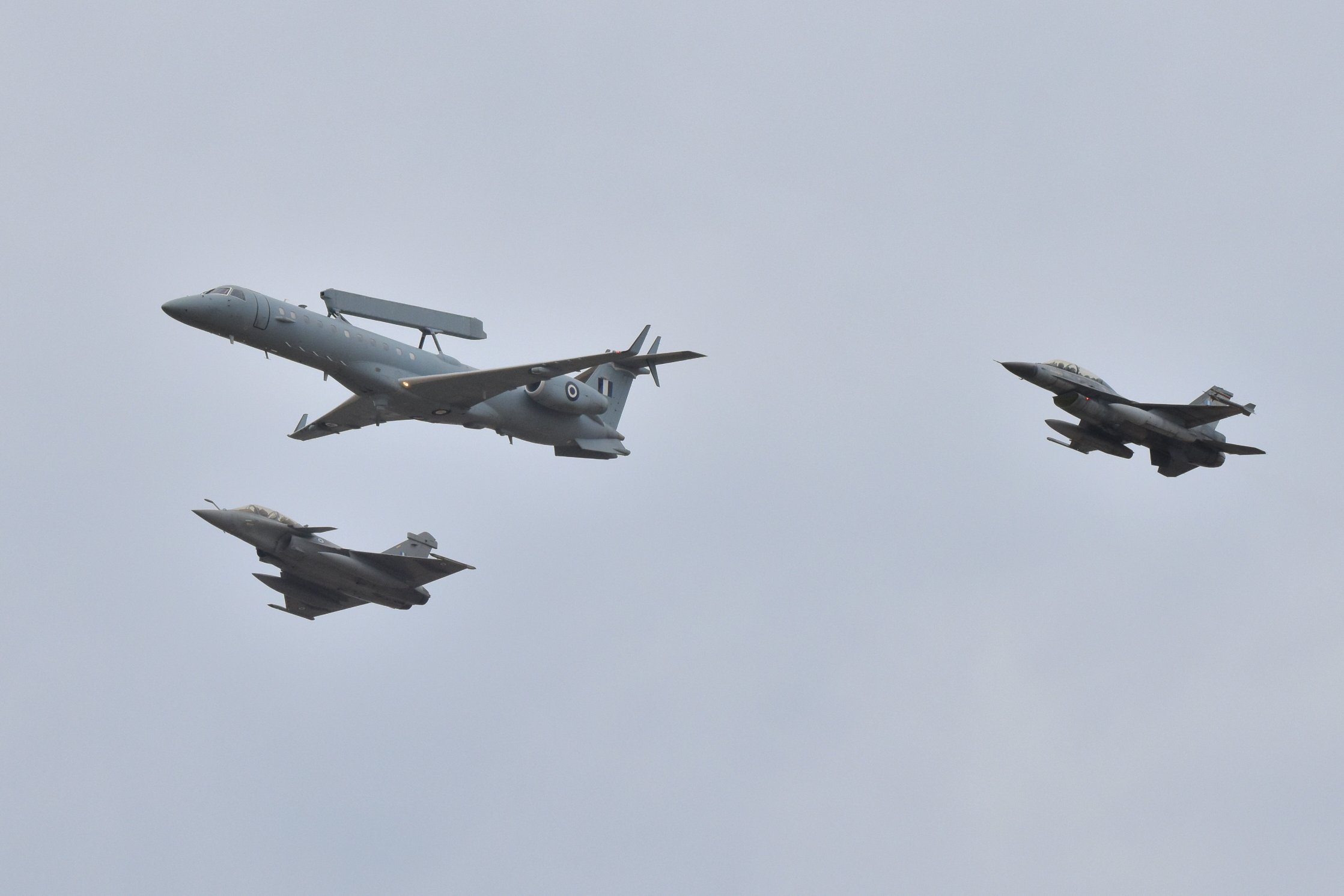 Athens Flying Week 2023: Εντυπωσιακοί ελιγμοί και ακροβατικά από τα αεροσκάφη στην πρόβα τζενεράλε – ΦΩΤΟ και ΒΙΝΤΕΟ