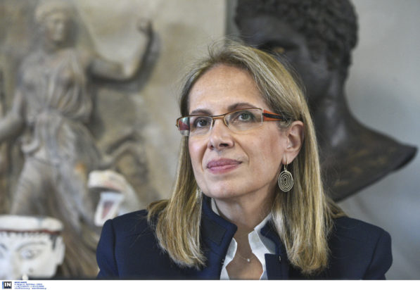 Αθηνά Χατζηπέτρου