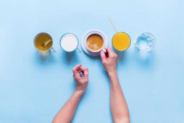 6 ροφήματα για υγιές έντερο: Ενυδατώνουν και προσφέρουν προβιοτικά και αντιοξειδωτικά