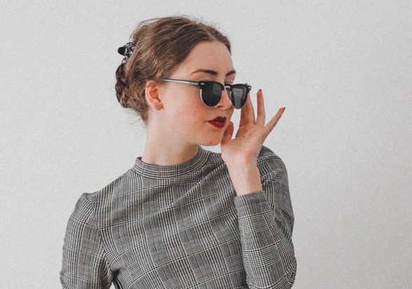 Οι 4 κινήσεις του σώματος που «προδίδουν» ότι δεν έχετε αυτοπεποίθηση