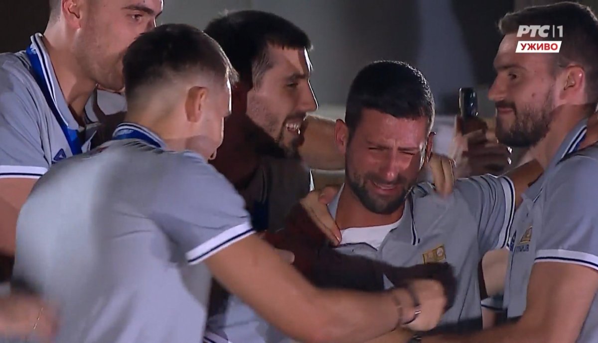 Σερβία: Ηρωική υποδοχή στην ομάδα μπάσκετ και στον Τζόκοβιτς στο Βελιγράδι – Τα δάκρυα του Νόλε – ΒΙΝΤΕΟ