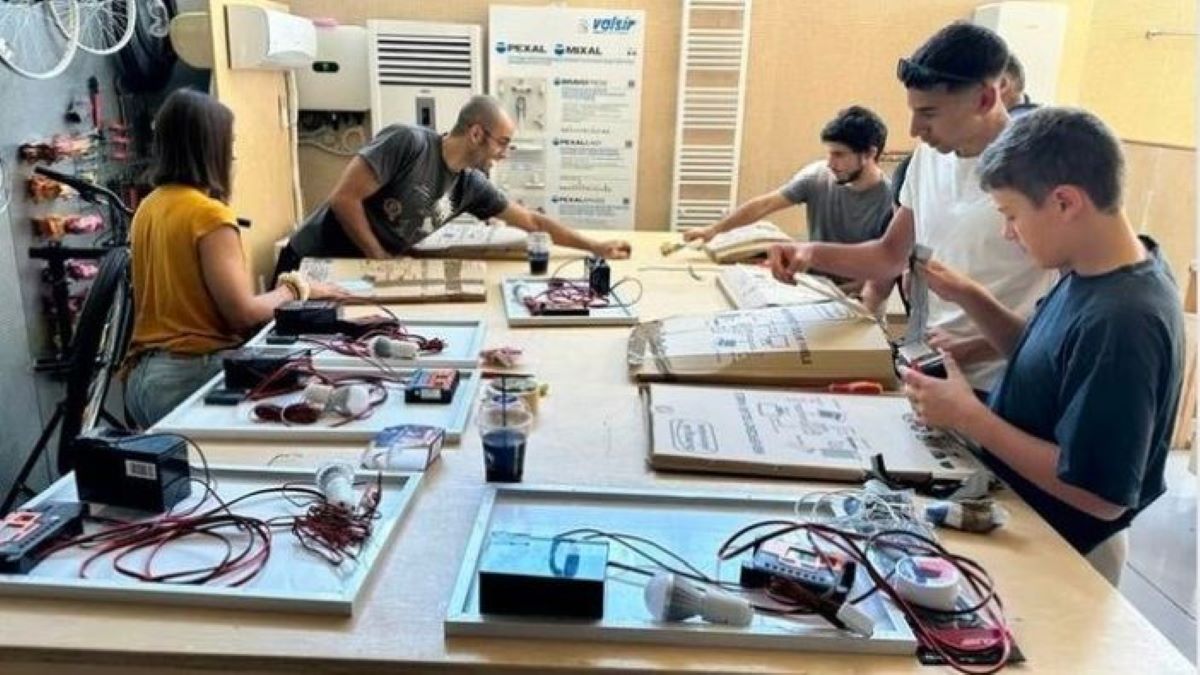 Καρδίτσα: Φωτοβολταϊκά και drone στην υπηρεσία των πολιτών μετά την καταστροφή – Παραδόθηκαν και σε ομάδες της ΕΜΑΚ