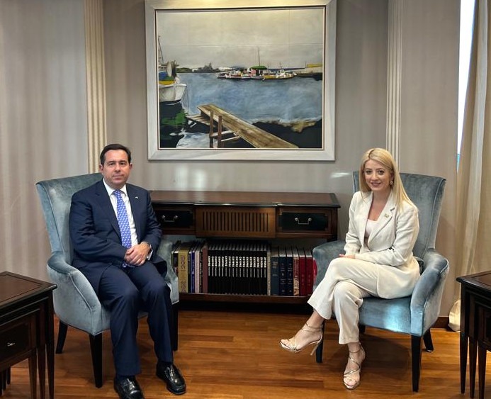 Στην Κύπρο ο Μηταράκης: Απαιτείται αλλαγή της ευρωπαϊκής πολιτικής για την αποτροπή της παράνομης μετανάστευσης