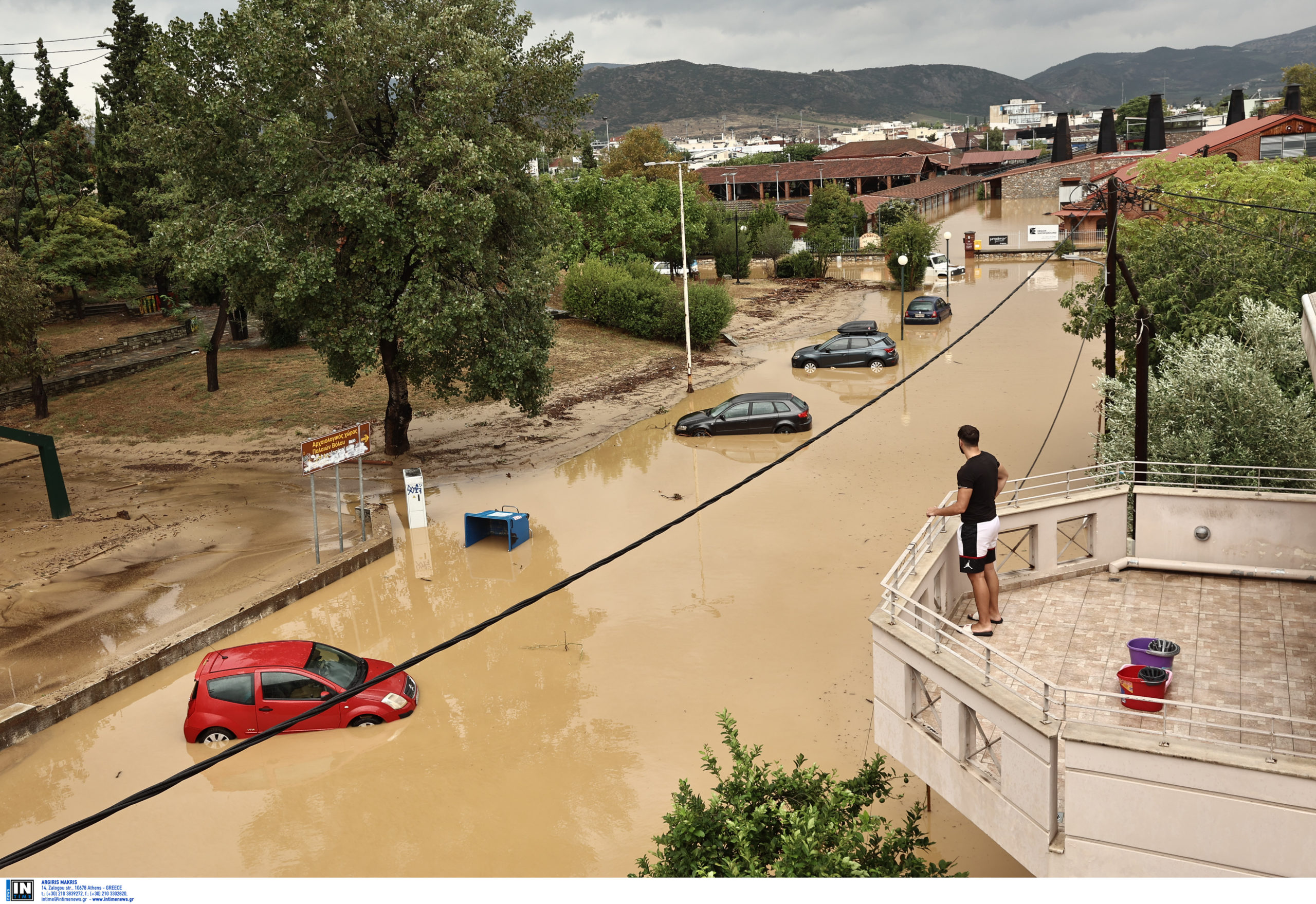 Κακοκαιρία Daniel: Τρεις νεκροί, αγωνία για τους αγνοούμενους – Εκκενώνονται οικισμοί σε Καρδίτσα και Λαμία