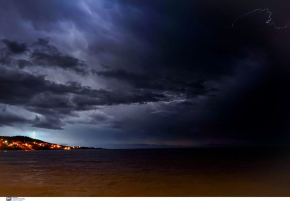 κακοκαιρία κεραυνός