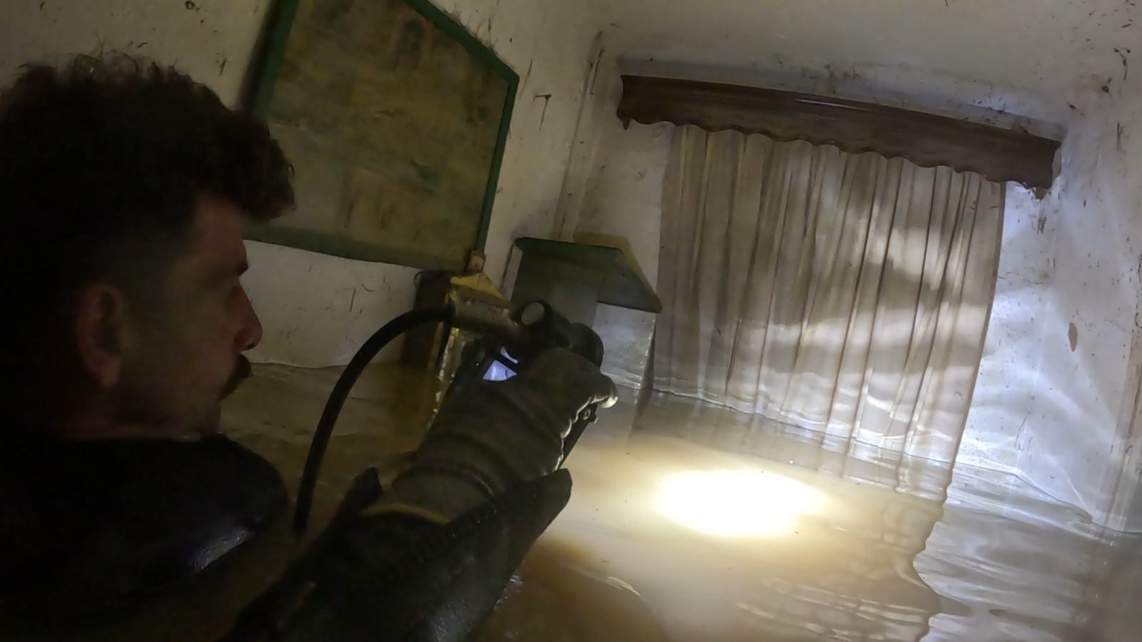 Κακοκαιρία Daniel: Βατραχάνθρωποι στα πλημμυρισμένα σπίτια