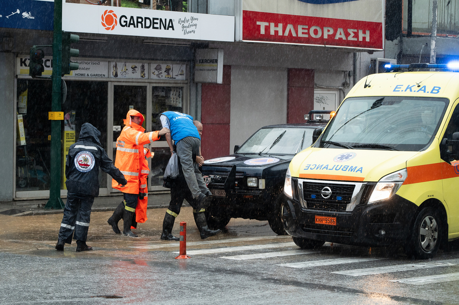 Κακοκαιρία Daniel: Κοντά στις 700 κλήσεις στην Πυροσβεστική, 100 πολίτες μεταφέρθηκαν σε ασφαλή σημεία στη Μαγνησία