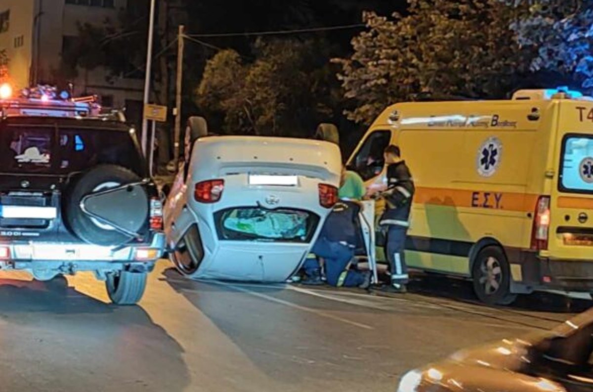 Θεσσαλονίκη: Τούμπαρε αυτοκίνητο έπειτα από σύγκρουση με άλλο ΙΧ – ΦΩΤΟ