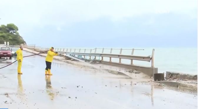 Κακοκαιρία Elias: Έκλεισε η παραλιακή στον Κάλαμο